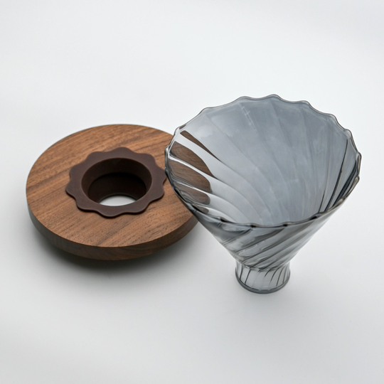 Dripper V60 de Borosilicato Señor K - Base de Madera