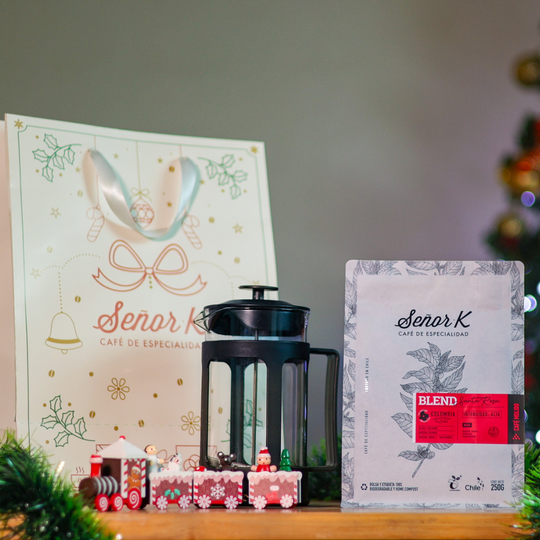 Pack Navidad Blend Santa Rosa Bolsa 250 grs + Prensa Francesa 600 ml (Incluye bolsa de regalo)