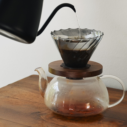 Dripper V60 de Borosilicato Señor K - Base de Madera