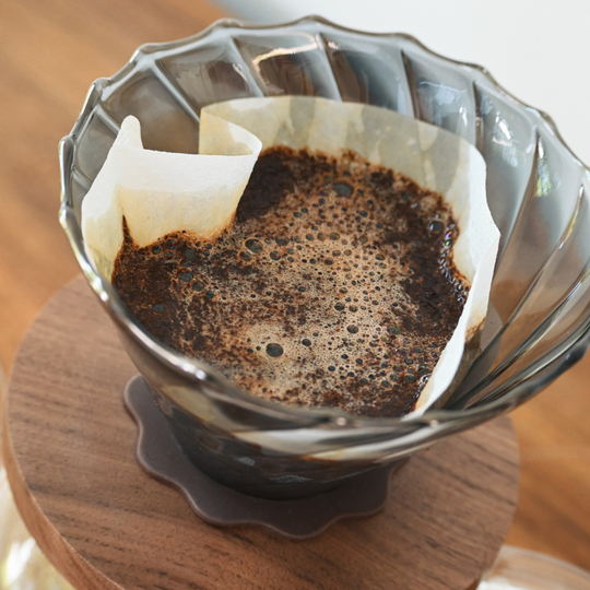 Dripper V60 de Borosilicato Señor K - Base de Madera